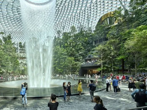 Sân bay Changi tốt nhất thế giới đẹp và hiện đại cỡ nào?