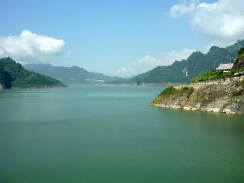 Thai phụ và con gái tử vong dưới hồ: Nội dung tin nhắn cuối cùng trước khi gặp nạn