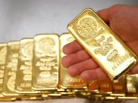 Chiến sự Trung Đông đẩy giá vàng, dầu thô tăng dữ dội