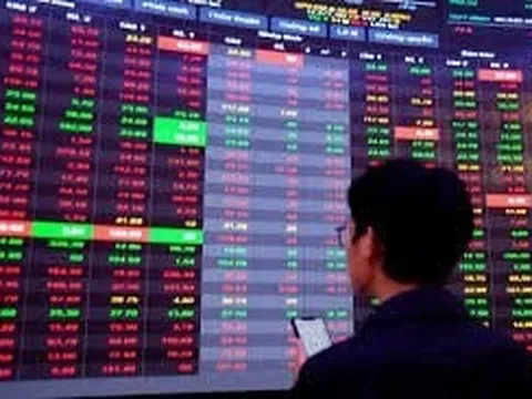 Ngược dòng thị trường, cổ phiếu dầu khí và phân bón “tím lịm” khi VN-Index “bốc hơi” hơn 34 điểm