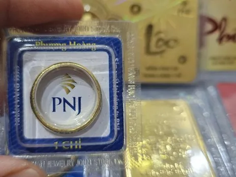 Giá vàng trên thị trường hơn 18 triệu đồng/chỉ, vì sao nhiều người mua được với giá hơn 17 triệu đồng/chỉ?