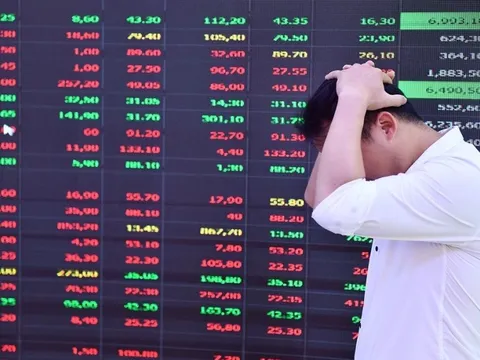 Chứng khoán dự báo tiếp tục giảm do chiến sự Trung Đông, nhà đầu tư nên làm gì?