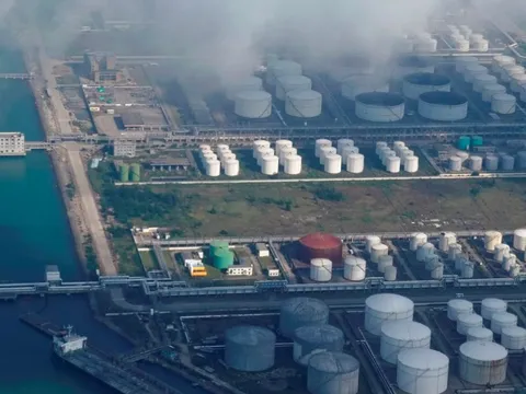 Nga bất ngờ hưởng lợi: Một khách hàng mua gần 1,40 triệu thùng dầu/ngày từ Iran buộc phải tìm đến Moscow