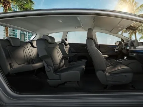 Xe 7 chỗ giá chưa tới 500 triệu đang ưu đãi hơn 100 triệu đồng, bảo hành tới 8 năm