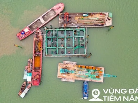 Toàn cảnh công trường xây cầu hơn 16.000 tỷ của Sun Group ở Hà Nội: Máy móc phủ kín mặt sông, phấn đấu hoàn thành nhanh nhất Việt Nam