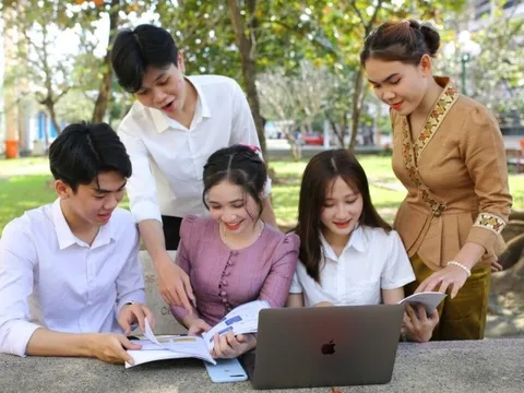 Tại sao người Lào nói tiếng Việt giỏi?