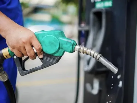 'Hỏa tốc' kiểm tra việc găm hàng, đẩy giá xăng dầu