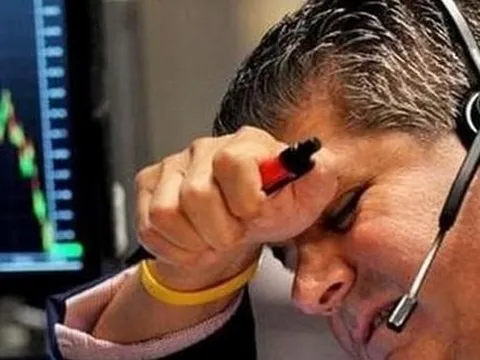 Khối ngoại bán ròng hàng trăm tỷ đồng phiên VN-Index giảm điểm kỷ lục, cổ phiếu nào bị "xả" mạnh nhất?