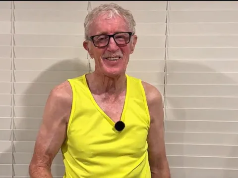 Cụ ông U80 lập kỷ lục Guinness với màn thử thách hơn 30 phút khiến cả thế giới kinh ngạc