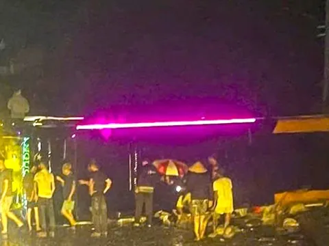 Gia Lai: Xe khách chở 10 người bị lật trên quốc lộ