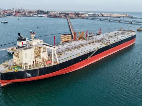 Sở hữu 1,3 tỷ thùng dầu dự trữ, láng giềng Việt Nam gần như 'miễn nhiễm' với cơn sốt giá do xung đột ở Iran