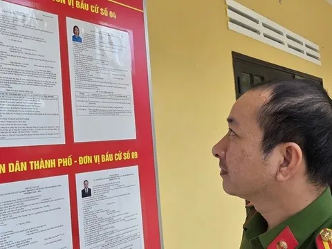 Những bước chân lặng lẽ trước ngày bầu cử