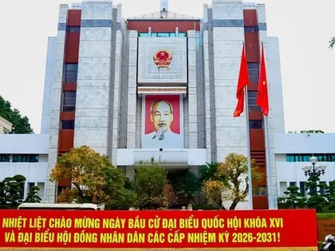 Tiếp tục sắp xếp, tinh gọn tổ chức bộ máy; đẩy mạnh phân cấp, phân quyền, ủy quyền