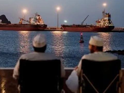 Tình cảnh như "thiên la địa võng" của 20.000 thủy thủ ở eo biển Hormuz: “Chúng tôi như kẻ mù tìm tay nắm cửa”