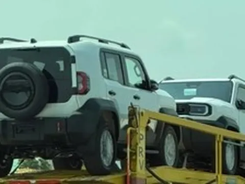 Toyota Land Cruiser cỡ nhỏ lộ diện trên phố trước ngày ra mắt