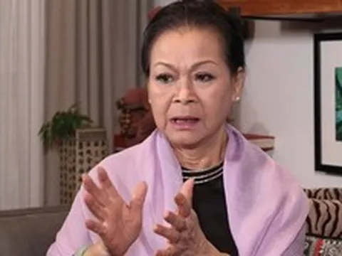 Danh ca Khánh Ly: "Đừng nói thế, vợ chồng ở với nhau còn chán"