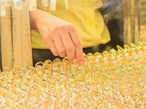 Nếu dầu lên 200 USD/thùng như Iran cảnh báo, giá vàng sẽ ra sao? Có nên tiếp tục xếp hàng mua vàng?