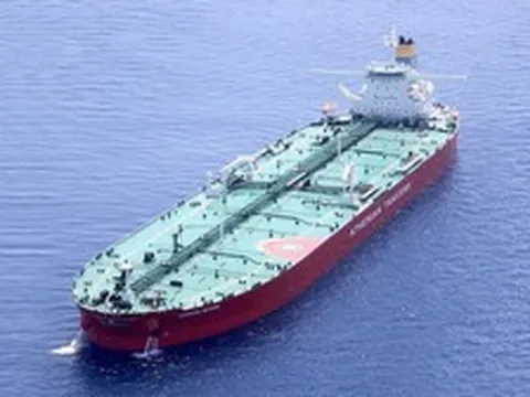 Phát hiện đội siêu tàu chở dầu vẫn chạy ngon ơ dù eo biển Hormuz tê liệt, kiếm về nửa triệu USD chỉ trong 1 ngày