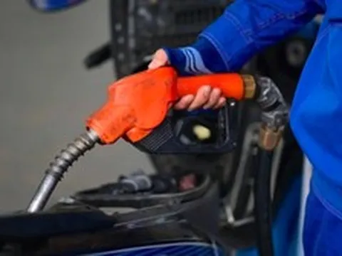 Phạt cây xăng do tự ý ngừng bán hàng
