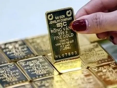 Vàng giảm giá, bạc bật tăng