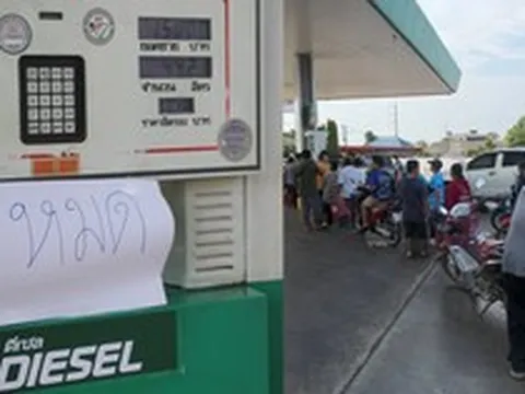 Giá xăng dầu ở nước láng giềng của Việt Nam tăng mạnh, đã đạt vượt mốc 27.000 đồng/lít