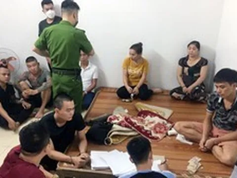 Chơi đánh bài ngày Tết: Trường hợp nào bị phạt hành chính, khi nào bị xử lý hình sự?