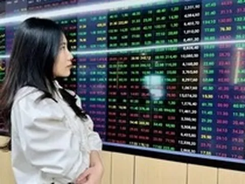 Chứng khoán 'đứt' mạch tăng, cổ phiếu Viettel dậy sóng