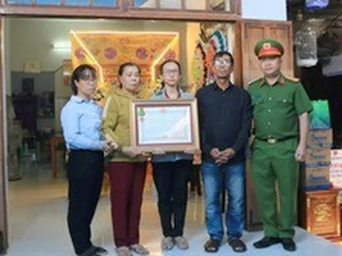 Truy tặng Huân chương Bảo vệ Tổ quốc cho Thiếu tá hy sinh khi truy bắt 'cát tặc'