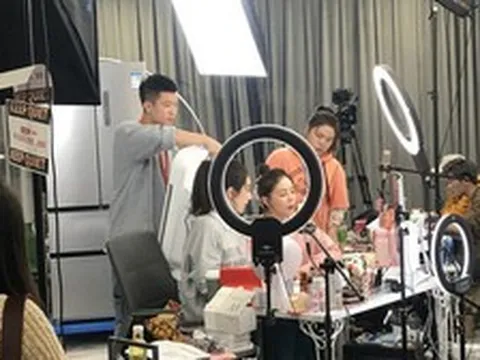 Từ thời điểm này, người livestream bán hàng cần đặc biệt chú ý: Vi phạm 3 ĐIỀU có thể bị “ngắt sóng” ngay lập tức