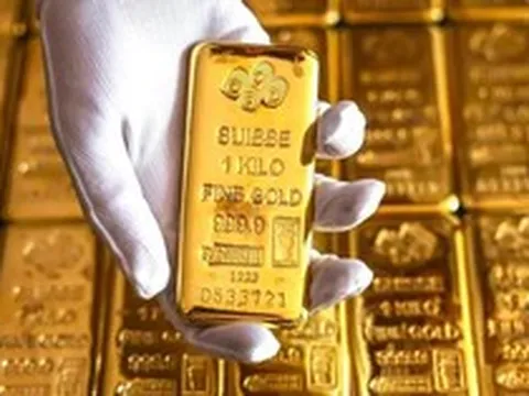 Một thế lực tung tiền "gom" hàng tấn vàng trong một ngày