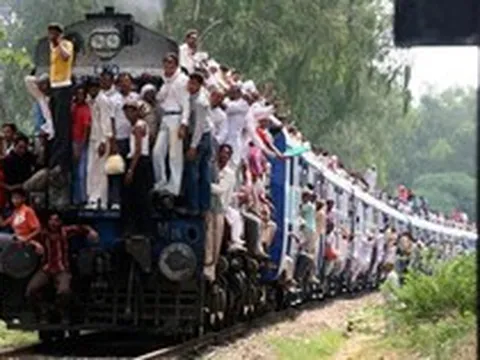 Nhà đầu tư ồ ạt mở tài khoản, khối ngoại lập kỷ lục trong tháng VN-Index mất hơn 200 điểm