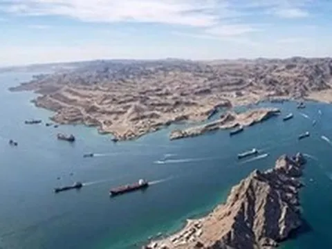 Một nước láng giềng Việt Nam bất ngờ tuyên bố 'không xin phép hay trả bất kỳ đồng' nào cho Iran chỉ để qua eo biển Hormuz