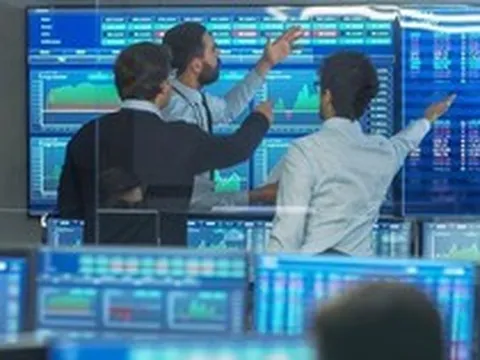 Nâng hạng thành công, vì sao khối ngoại vẫn bán ròng?