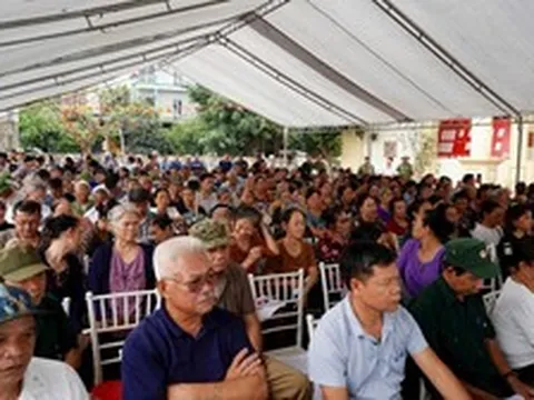 Người dân ngồi chật kín nhà văn hóa nghe thông tin giá đền bù đất tại siêu dự án Olympic 925.000 tỷ đồng có quy mô lớn nhất lịch sử Vingroup