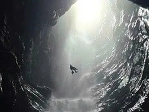 Phát hiện hang động mới có thác nước độc đáo tại Phong Nha - Kẻ Bàng