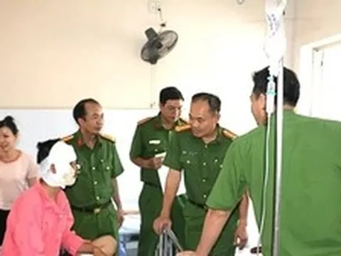 Hai cảnh sát bị bỏng khi thùng phuy chứa acetone phát nổ ở TPHCM