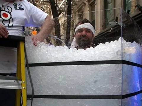 Dị nhân “Người băng” thách thức giá lạnh và bí ẩn khoa học chưa thể lý giải