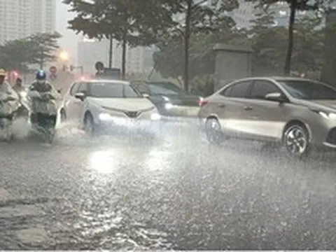 Mưa dông phủ kín miền Trung, miền Bắc sắp đón thời tiết xấu đúng dịp nghỉ lễ