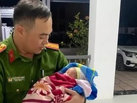 Bé trai sơ sinh bị bỏ rơi trên cầu trong đêm