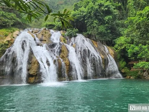 Ngắm mây trên đỉnh Sa Mù, trải nghiệm thác Tà Puông tuyệt đẹp giữa núi rừng Quảng Trị