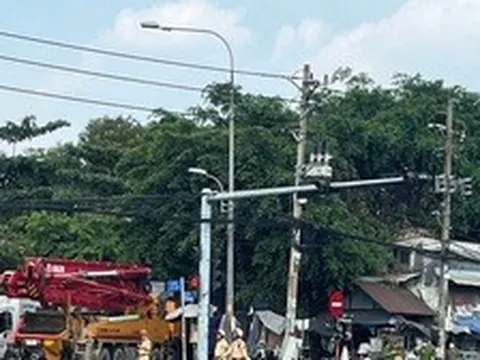 Clip xe tải tông nhiều xe máy ở TPHCM, 2 người thương vong