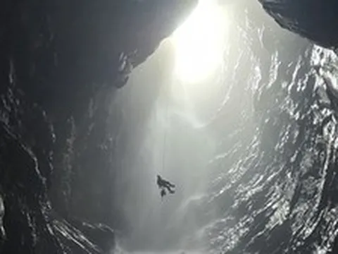 Chuyên gia hé lộ bí ẩn dưới hố sụt sâu 350 m ở Phong Nha - Kẻ Bàng