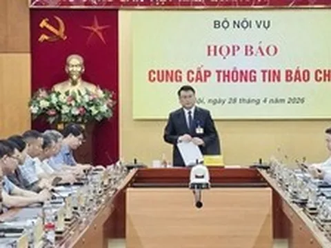 SẮP XẾP BỘ MÁY: Bố trí công chức, viên chức theo vị trí việc làm; cải cách chính sách tiền lương khu vực công