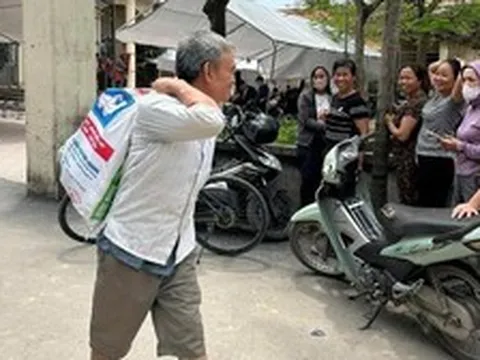 Cảnh chưa từng có tại dự án lớn nhất lịch sử 925.000 tỷ đồng của Vingroup: Người dân vác bao tải đi nhận tiền đền bù