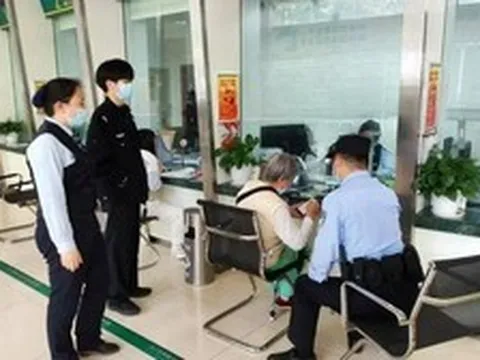 Tài khoản có 300 giao dịch tới 5 tỷ đồng nhưng không có nội dung chuyển: Công an điều tra người phụ nữ sinh năm 1954