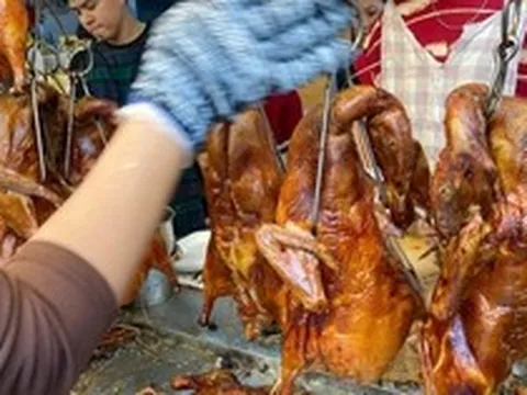 Tiệm vịt quay ở TP.HCM bỏ túi cả trăm triệu đồng mỗi ngày dịp 30/4 - 1/5