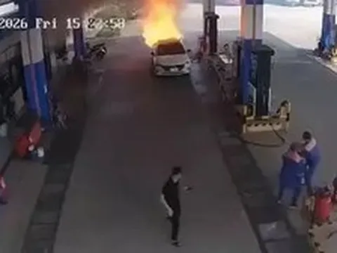 Vụ cháy ô tô, 2 người tử vong ở Đà Nẵng: Tài xế khai lý do không mở cửa cứu hai nạn nhân