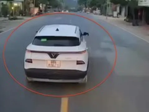 Lái ô tô lạng lách trên đường, tài xế bị phạt 45 triệu, tước giấy phép 11 tháng
