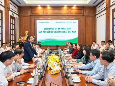 Vinachem làm việc với Bộ Ngoại giao, tăng cường phối hợp phát triển kinh tế đối ngoại