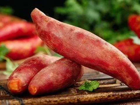 Ăn khoai lang mỗi sáng, người phụ nữ 55 tuổi nhận thấy điều "bất thường"